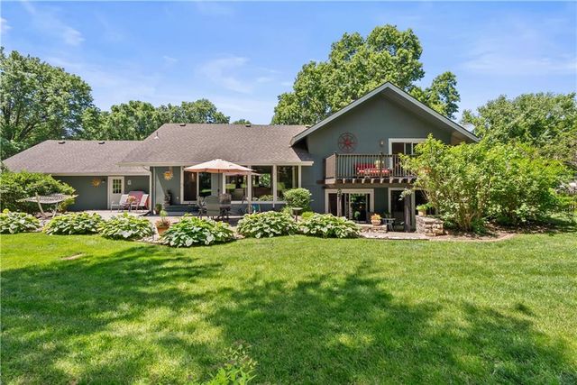 16001 RUSSELL Road, Stilwell, KS 66085