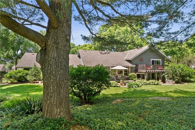 16001 RUSSELL Road, Stilwell, KS 66085