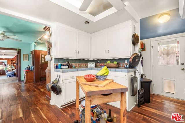 15739 Mulholland Place, Los Angeles, CA 90049