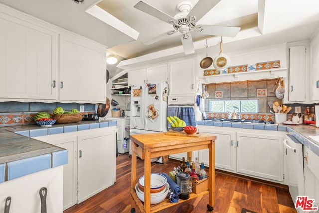 15739 Mulholland Place, Los Angeles, CA 90049