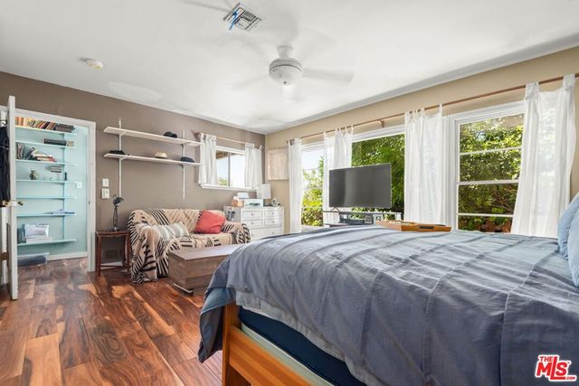 15739 Mulholland Place, Los Angeles, CA 90049