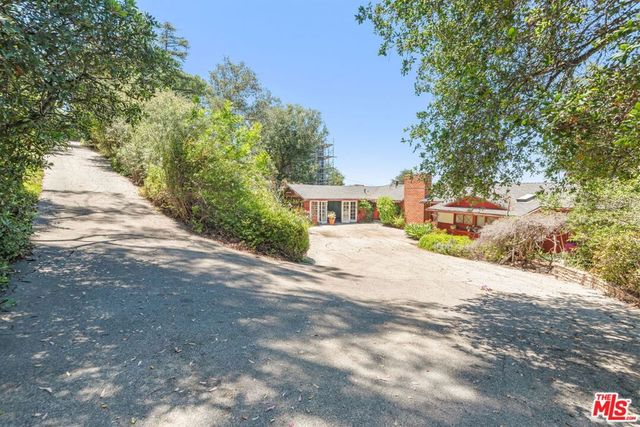 15739 Mulholland Place, Los Angeles, CA 90049