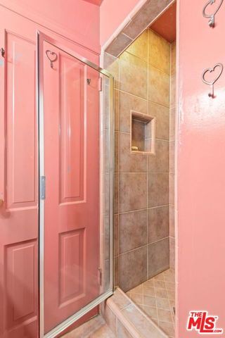 15739 Mulholland Place, Los Angeles, CA 90049