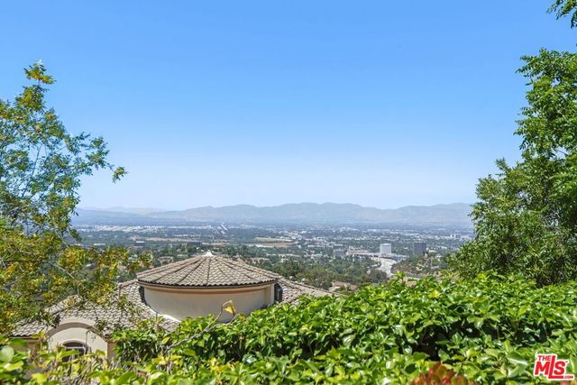 15739 Mulholland Place, Los Angeles, CA 90049