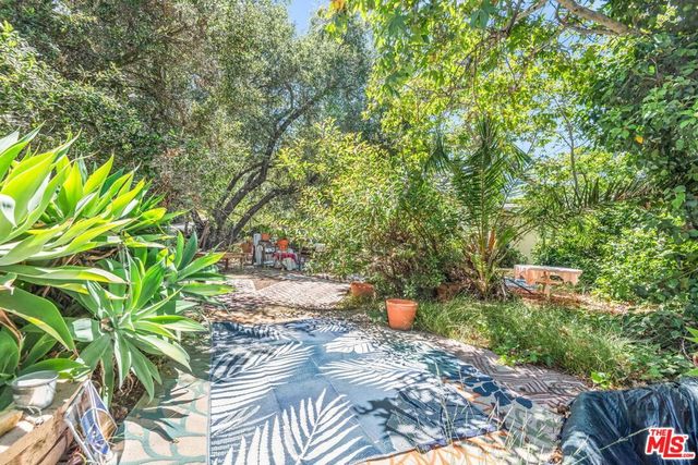15739 Mulholland Place, Los Angeles, CA 90049