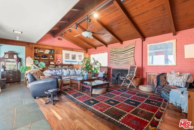 15739 Mulholland Place, Los Angeles, CA 90049