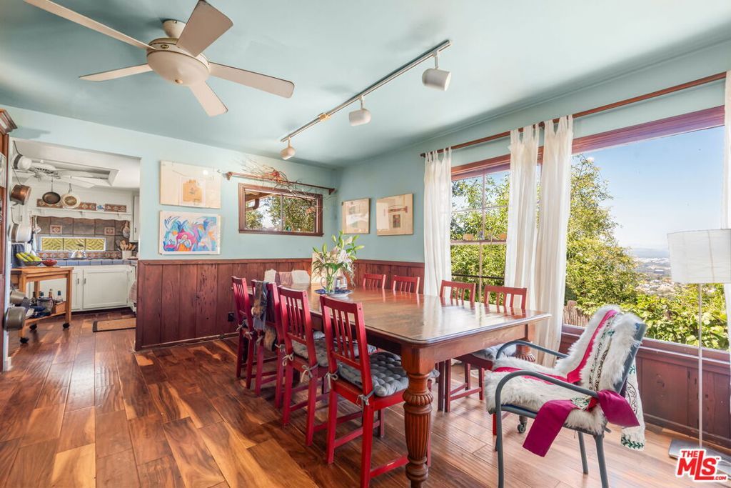 Image 11 of property listing at 15739 Mulholland Place, Los Angeles, CA 90049