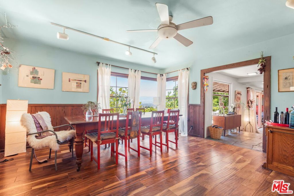 Image 12 of property listing at 15739 Mulholland Place, Los Angeles, CA 90049