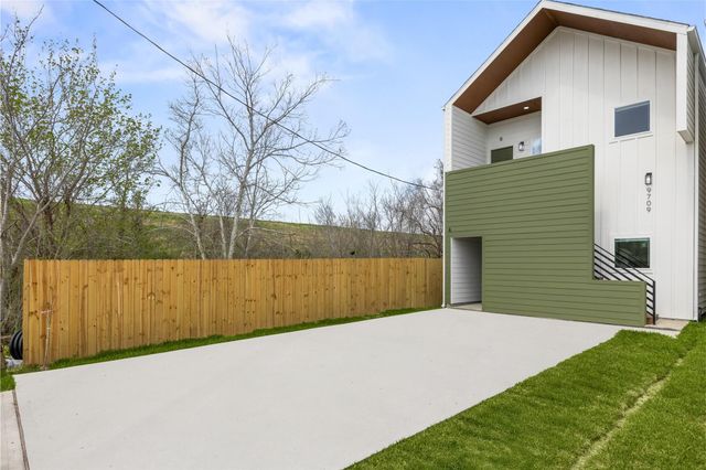 9709 Pelsey Street B, Houston, TX 77029