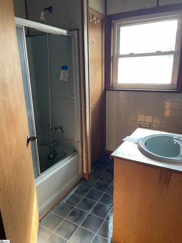 4 Oak Street, Ware Shoals, SC 29692