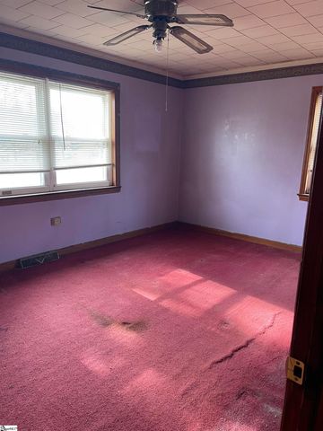 4 Oak Street, Ware Shoals, SC 29692