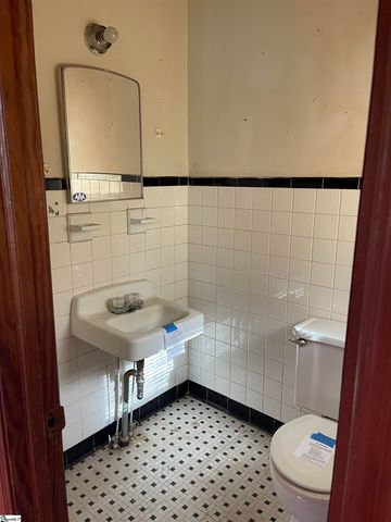 4 Oak Street, Ware Shoals, SC 29692