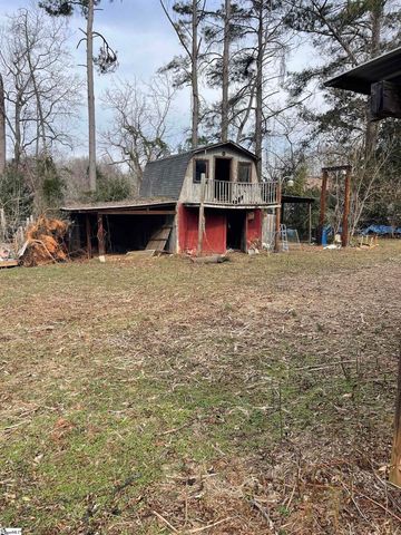 4 Oak Street, Ware Shoals, SC 29692