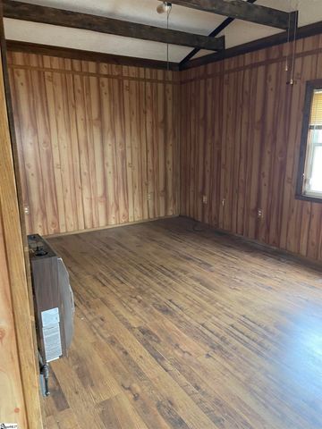 4 Oak Street, Ware Shoals, SC 29692