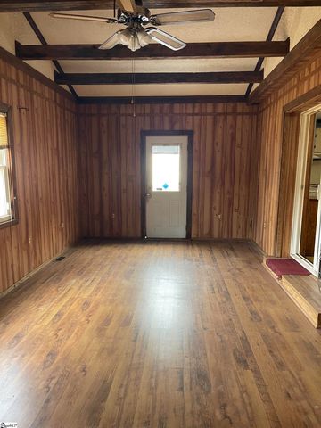 4 Oak Street, Ware Shoals, SC 29692