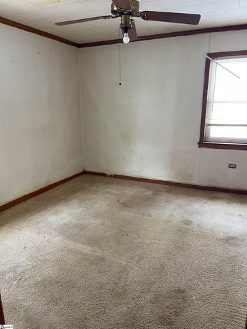 4 Oak Street, Ware Shoals, SC 29692