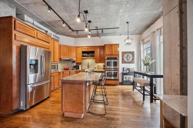 1616 Fountain View Drive 209, Houston, TX 77057