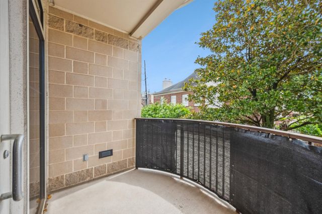 1616 Fountain View Drive 209, Houston, TX 77057