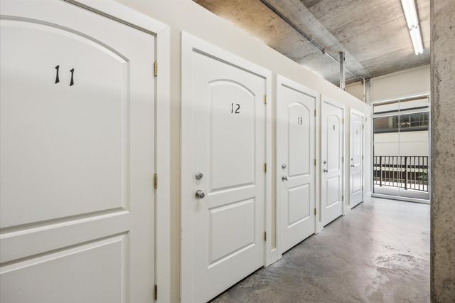 1616 Fountain View Drive 209, Houston, TX 77057