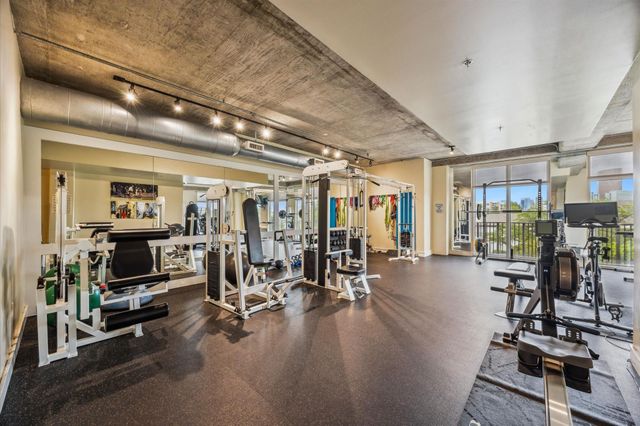 1616 Fountain View Drive 209, Houston, TX 77057