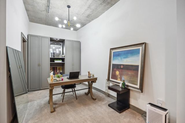 1616 Fountain View Drive 209, Houston, TX 77057