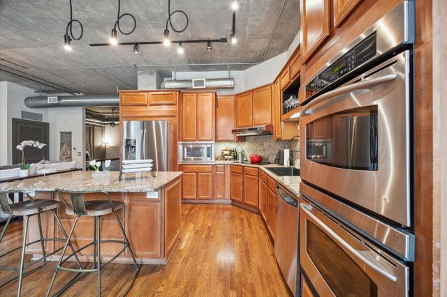 1616 Fountain View Drive 209, Houston, TX 77057