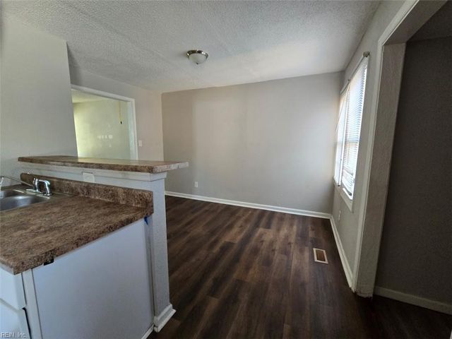 23 Farragut ST, Portsmouth, VA 23702