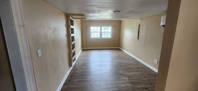 203 NW Morford Dr, Lawton, OK 73507