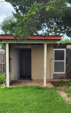 203 NW Morford Dr, Lawton, OK 73507