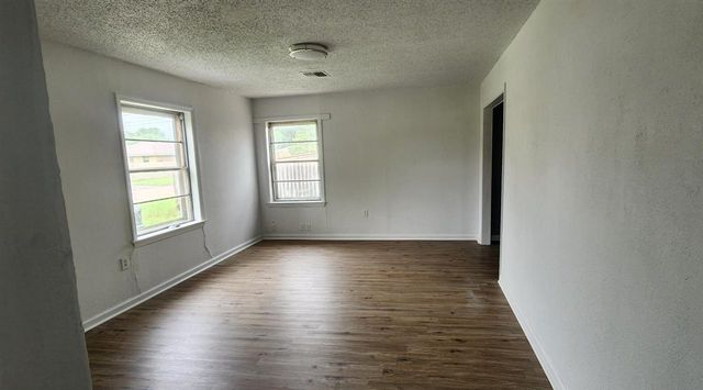 203 NW Morford Dr, Lawton, OK 73507