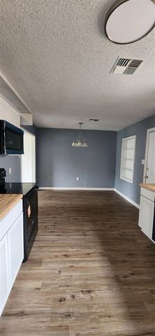 203 NW Morford Dr, Lawton, OK 73507