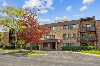 2604 N Windsor Drive 207, Arlington Heights, IL 60004