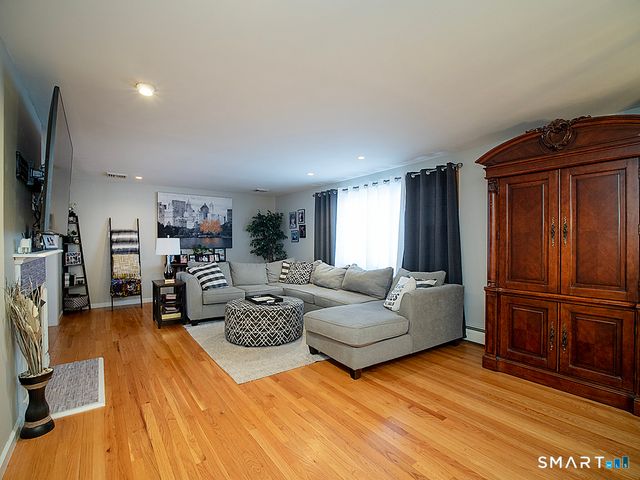 18 Anns Farm Road, Hamden, CT 06518