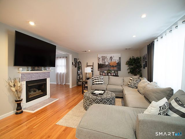 18 Anns Farm Road, Hamden, CT 06518