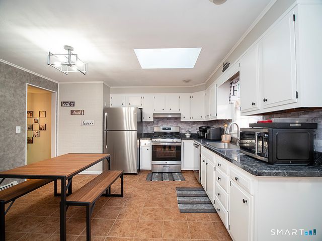 18 Anns Farm Road, Hamden, CT 06518