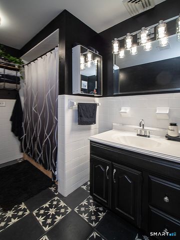 18 Anns Farm Road, Hamden, CT 06518