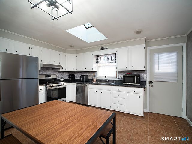 18 Anns Farm Road, Hamden, CT 06518