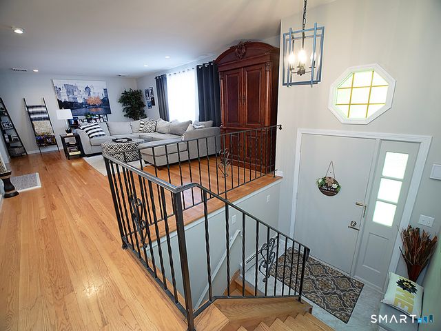 18 Anns Farm Road, Hamden, CT 06518