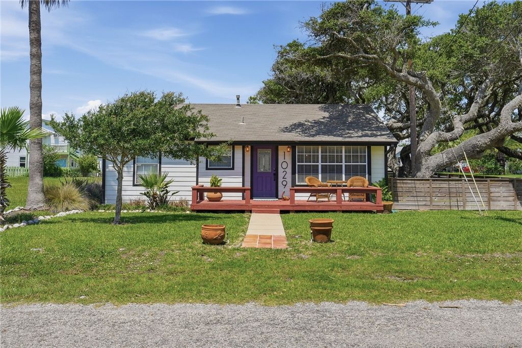 1029 Lady Claire St, Rockport, TX 78382 — exterior