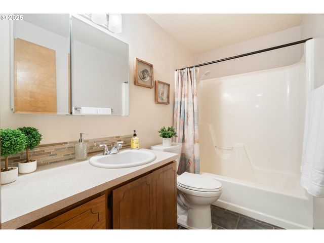 1480 Se JACQUELIN Dr, Hillsboro, OR 97123