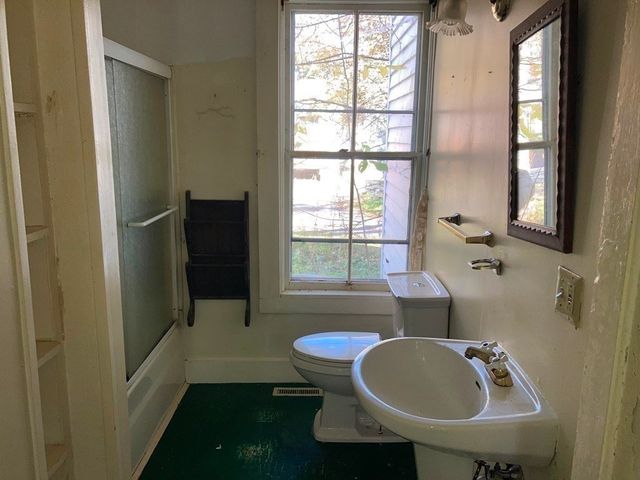 10 William St, Chester, MA 01011