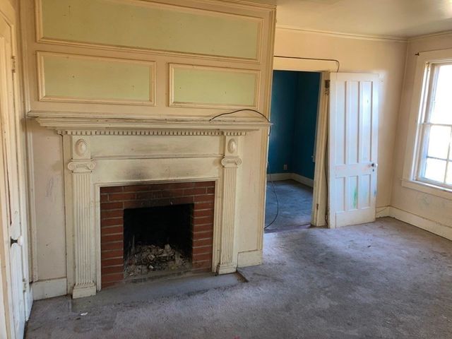 10 William St, Chester, MA 01011