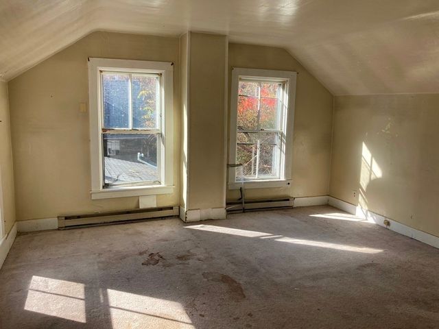 10 William St, Chester, MA 01011