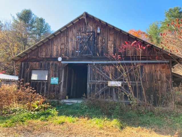 10 William St, Chester, MA 01011