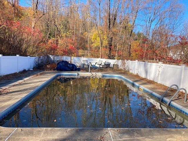 10 William St, Chester, MA 01011