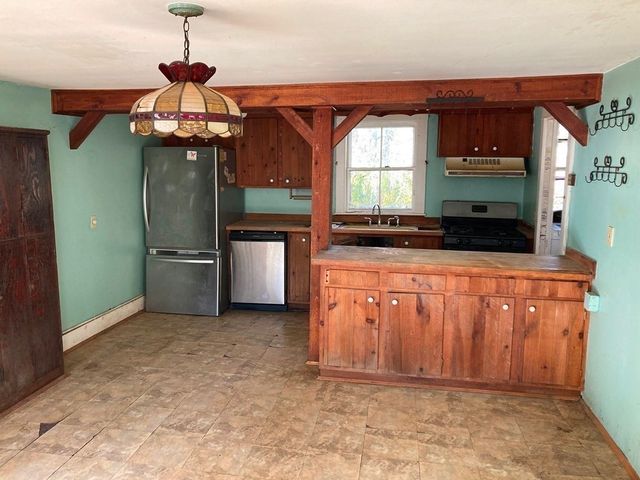 10 William St, Chester, MA 01011