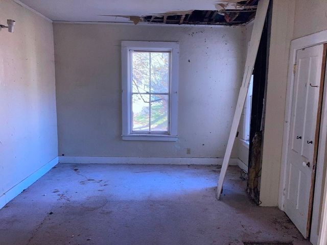 10 William St, Chester, MA 01011