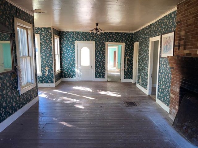 10 William St, Chester, MA 01011