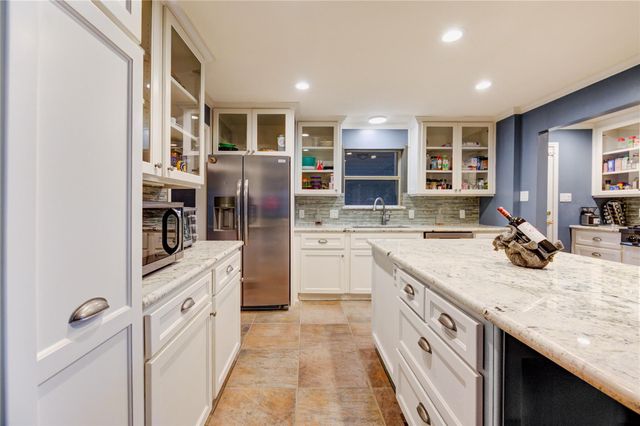 303 Shady Glen Lane, Conroe, TX 77385