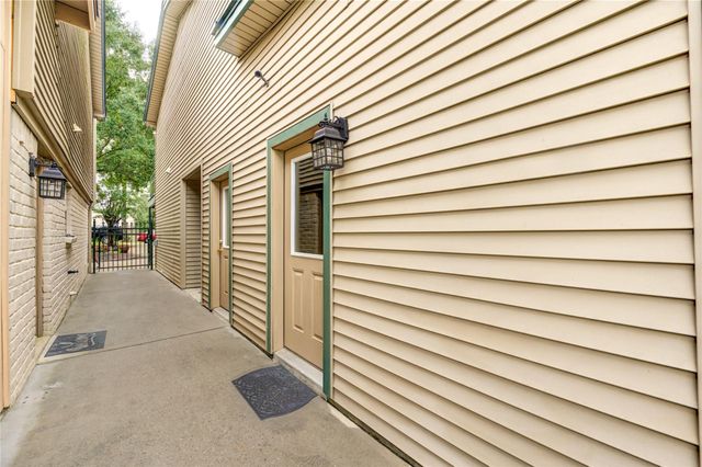 303 Shady Glen Lane, Conroe, TX 77385